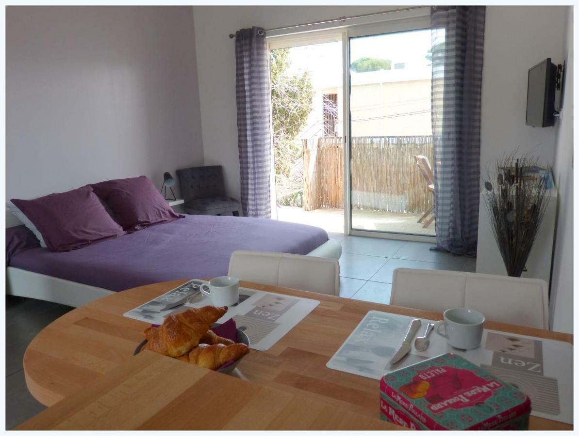 Plage A 400 M Studio Tout Confort Terrasse Clim Parking Hyères Exterior foto